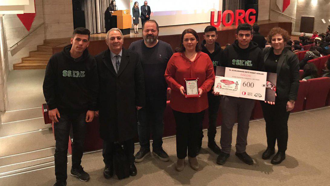 Kıbrısta Görev Yapan Öğretmenimiz Ali Rıza Doğan ve Öğrencileri Uluslararası Robot Günleri Yarışmasında İkincilik Ödülü Kazandı