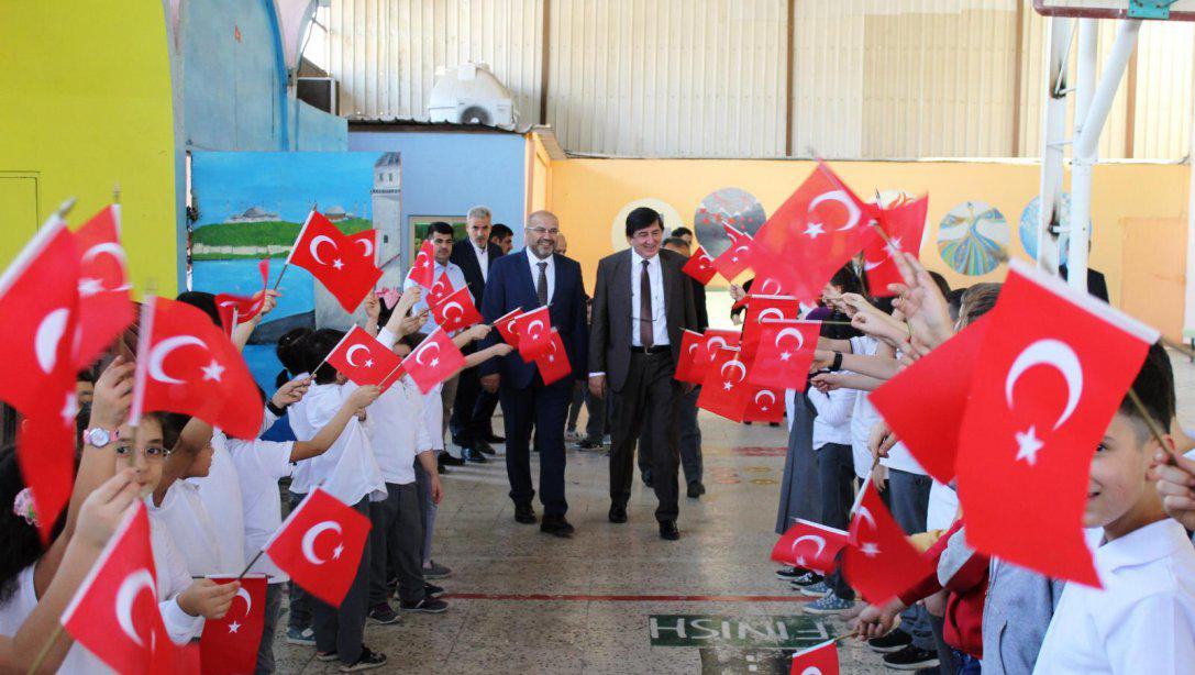 Büyükelçilik Heyetinden Dammam Türk Okuluna Ziyaret 