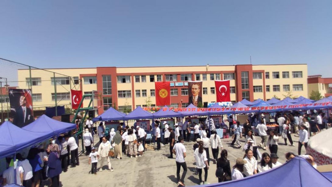 Kırgızistan'ın Başkenti Bişkek'te Bilim Şenliği Düzenlendi