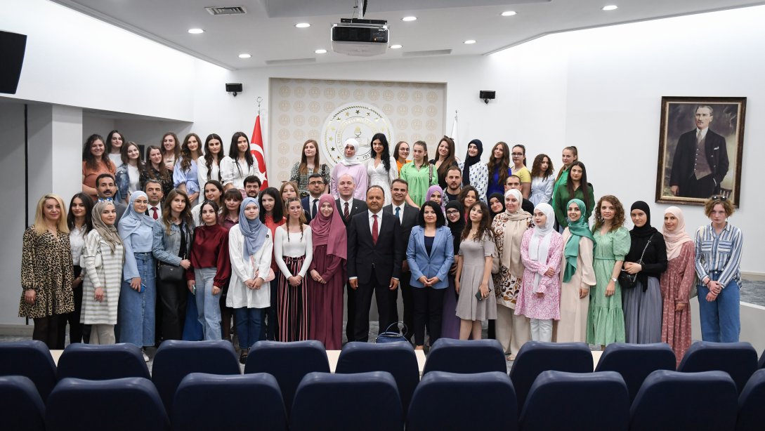 Sırbistan Novi Pazar Türk Kültürü Merkezinde Türkçe Kurslarına Devam Eden Öğrenciler Bakanlığımızı Ziyaret Etti